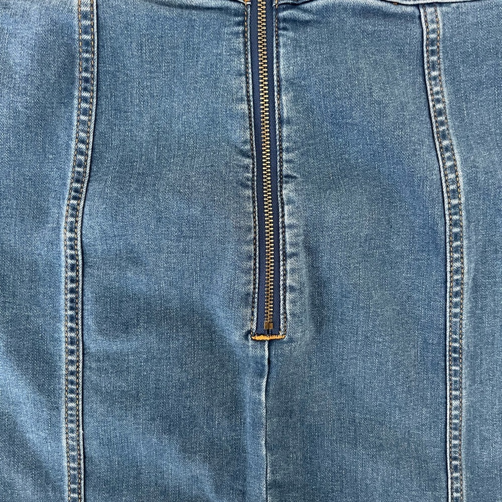 Eva Mendes Stretch Denim Skirt - Picture 8 of 9